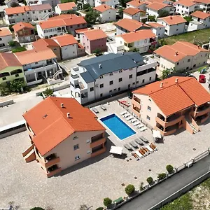 Apartmán Lucky, Vir